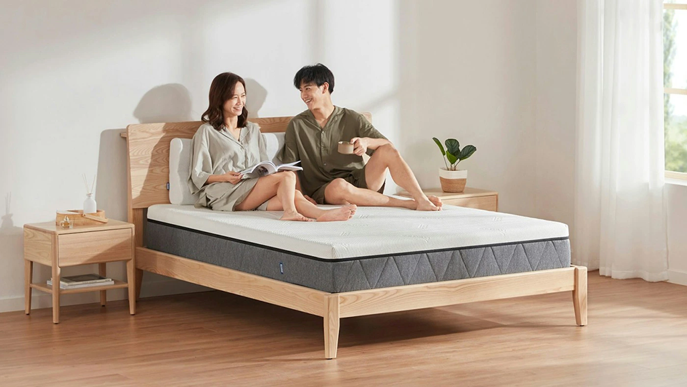 Couple sitting on a Ecosa mattress
